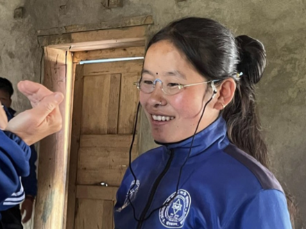 Behandlung im Kidseye-Camp in Nepal